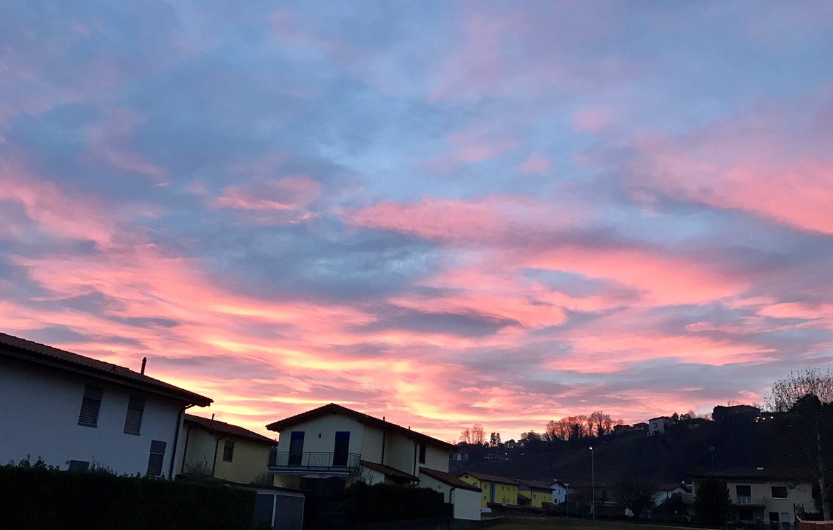 giogi666's tweet photo. #swisssunset #xmassunset https://t.co/JXvErH9UTN