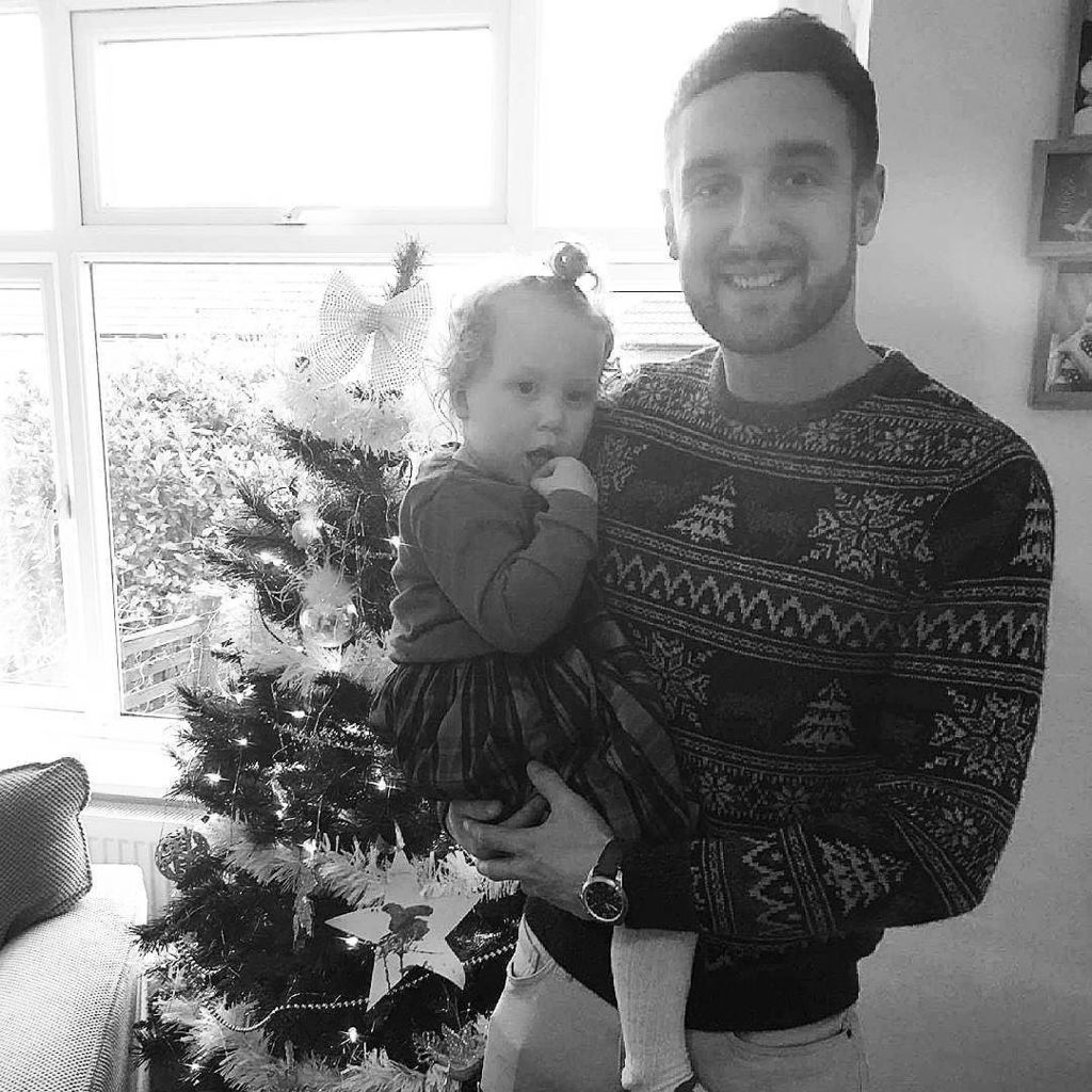 CharlieCraigWSR's tweet photo. Standard Xmas selfie with Lilly next to the tree #neice❤️ #love #christmas https://t.co/r38EbFpFlw