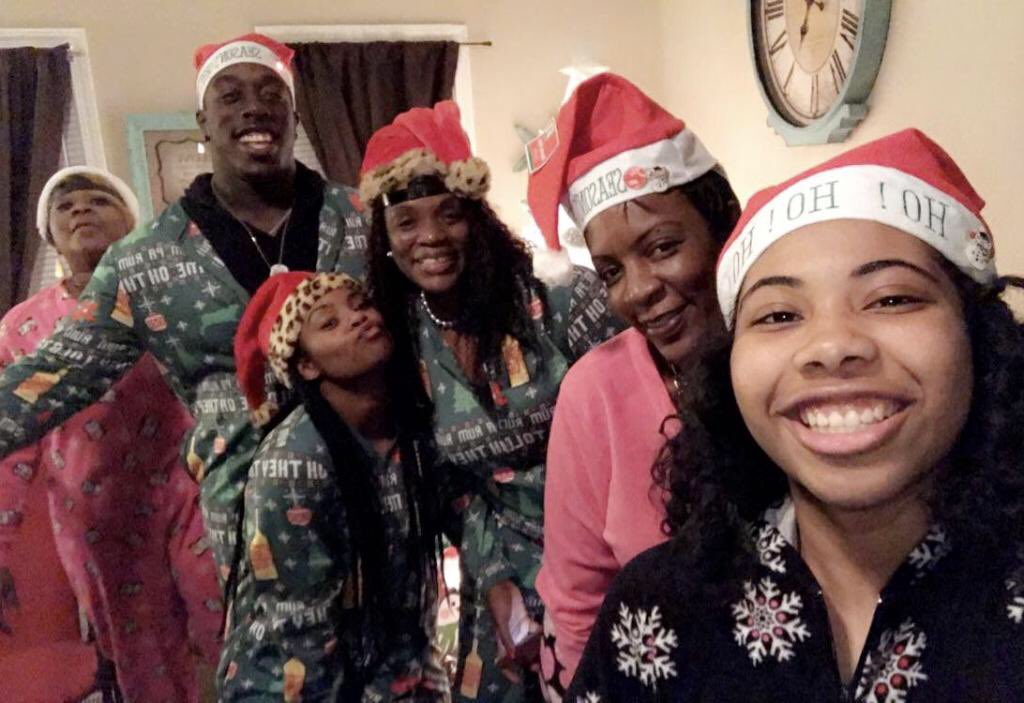 RakeemNunez's tweet image. When I have my Queens I feel invincible MERRY CHRISTMAS 🌎