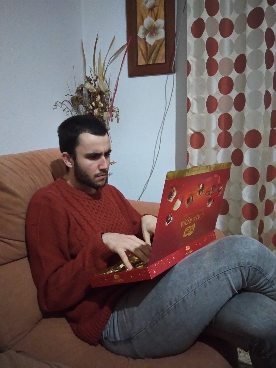 JaimeCalderone's tweet photo. Vaya putada tener que estudiar en navidad. https://t.co/SzOYCXvWZD