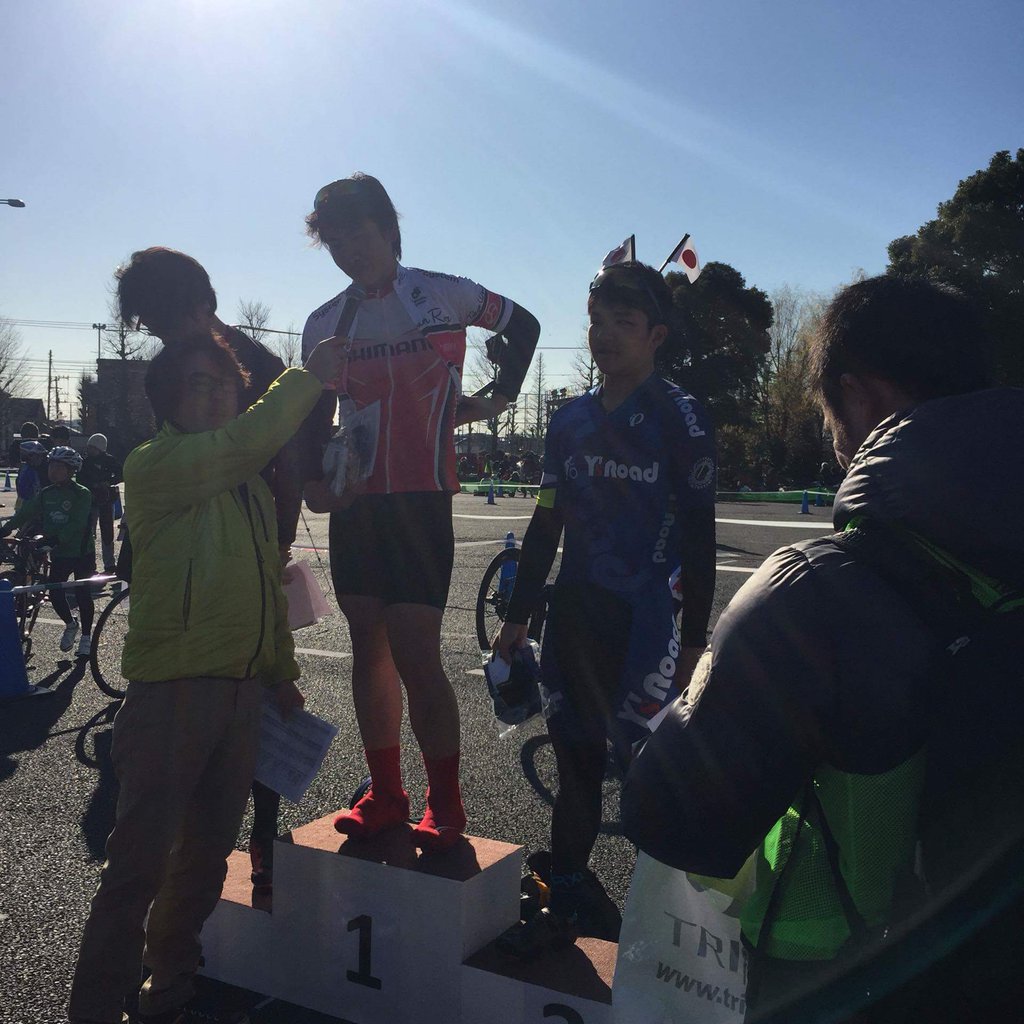 anchor531's tweet photo. 今更ながら報告です！
味スタクリテジュニアLCで優勝することができました！！
今回は終始先頭集団に居座ることが出来たこととゴール前の最後コーナーをトップで出れたことが勝因だと思います！この調子でもてぎもがんばります！
p.s ゴール前で差されなくてよかった。 https://t.co/QSO9VfZYhJ