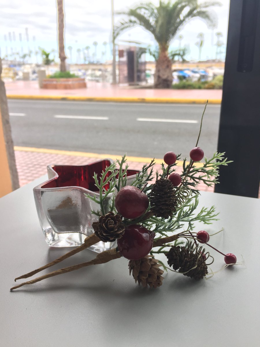 himobilelpgc's tweet photo. #FelizNavidad desde #himobile #laspamas #mesaylopez #laspalmas #blablatel #nuevastecnologías #lesesperamos https://t.co/fJADnu7vOT