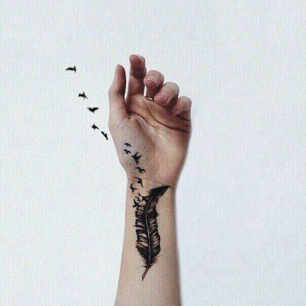 layan9la's tweet photo. لاشي اصعب من ان يكون جسدك في مدينه..وقلبك ينبض في مدينه اخري https://t.co/PySN3f7rAU