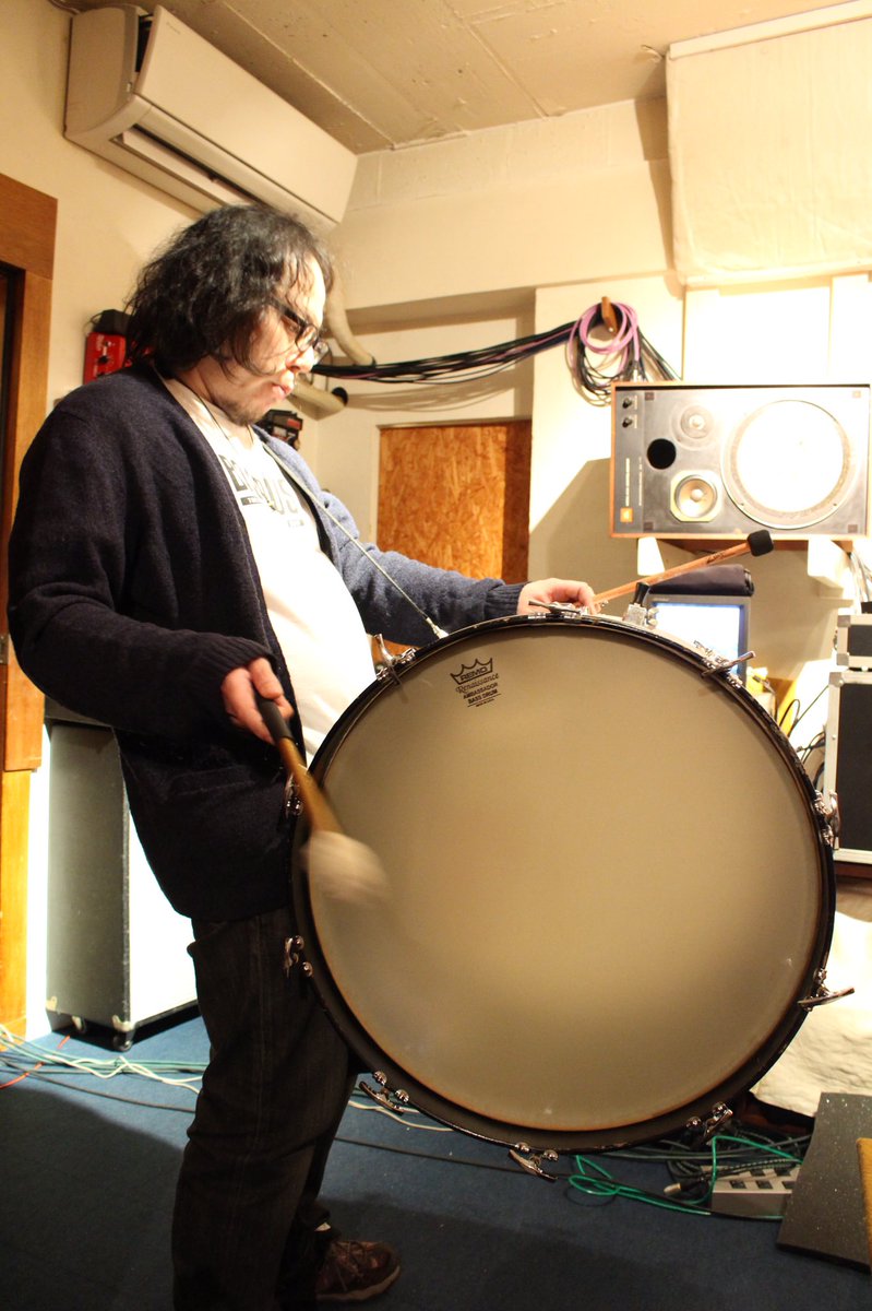 𝖢𝖠𝖴𝖢𝖴𝖲 Auf Twitter ロックバンドみたいなドラム半分 マーチングバンドみたいなドラム半分 録音してきました 遠藤さん10曲録音終了 完パケお疲れ様でした 角本ベース録音は来年開始か スタジオ入ったりレコーディングに顔出してくれたり出席率ナンバー