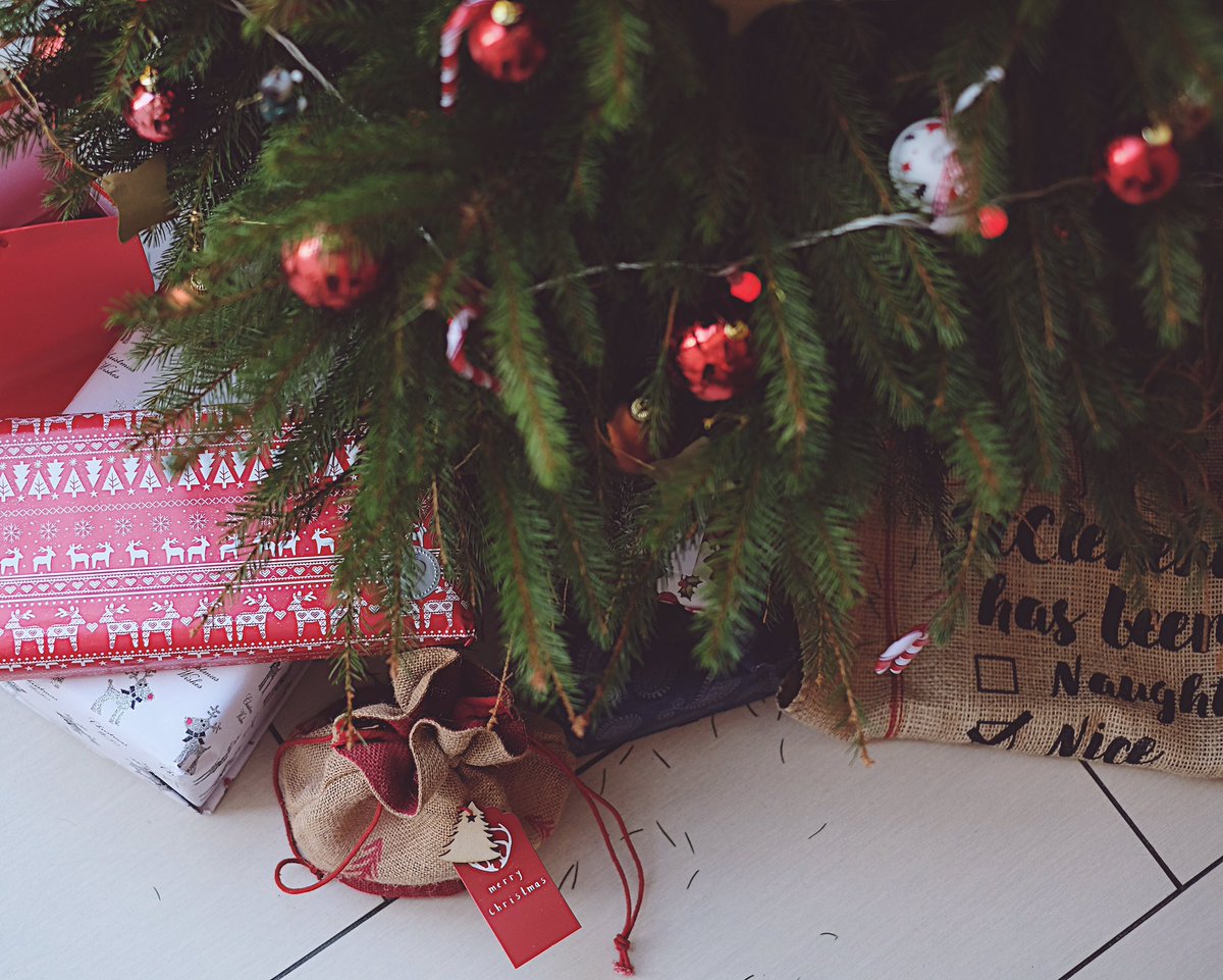 StClementsDent's tweet photo. Merry Christmas to everyone celebrating! Wishing you and your families a holiday season filled with love, peace and happiness! https://t.co/qGyaWBLlQc