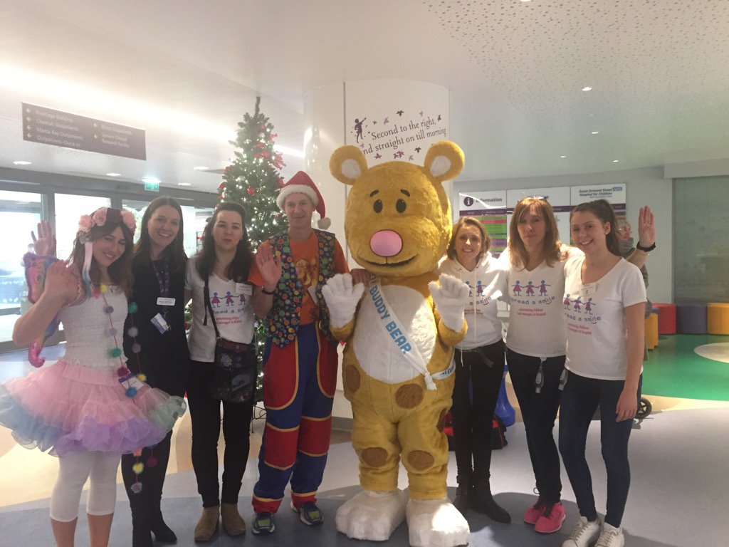 nicolagrinstead's tweet image. Thanks @spreadasmileuk for visiting every single patient @GreatOrmondSt today! Amazing! #merrychristmas