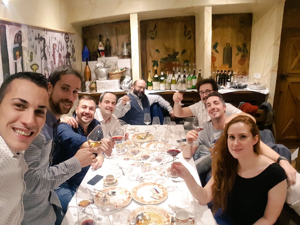Guillermo__Cruz's tweet photo. Compartir tiempo con tus amigos del ama, tu futura esposa y grandes botellas.... Eso no tiene precio! Feliz Navidad! https://t.co/4j5RKV6DYJ