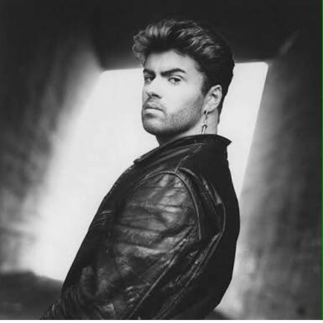 NiaMayflow's tweet photo. #RIP #georgemichael but #LastChristmas will last #forever #ThankYou for all the wonderful #memories https://t.co/GfNVzfvX45