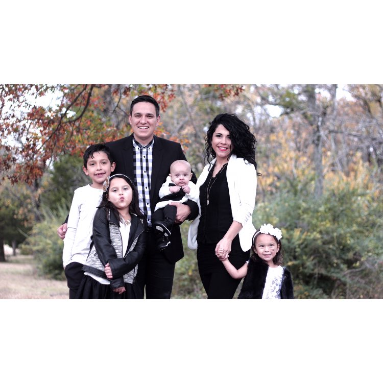 Pchrisestrada's tweet photo. Merry Christmas from The Estrada Family

#ElishaChristian 
#JasmineJewel 
#CarissaDiamond 
#MicahBraveEstrada https://t.co/nDRwsZfLw6