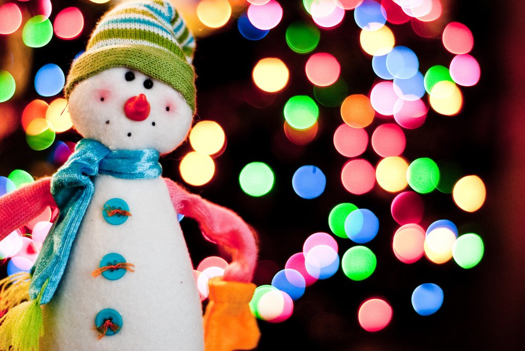 FunTimezParty's tweet image. Happy Holidays from Fun Timez!  Build a snowman today, come in and play tomorrow at FunTimez!  Stay Warm!