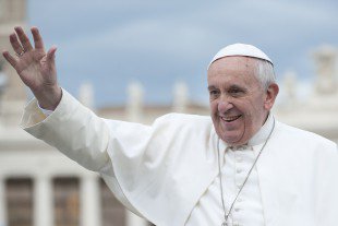 Merca20's tweet photo. El papa Francisco dice que el materialismo 'mantiene de rehén' a la Navidad - https://t.co/vKeRNYTBqk https://t.co/Se8edZxbAy