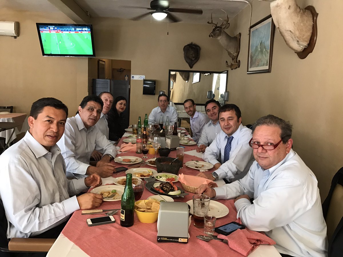 Antonio_Nelli's tweet photo. La comida previa al partido en #ElAsDeMonterrey con todo el equipo de @TD_Deportes #MiCampeonEs Los esperamos a las 6 por @Canal_Estrellas https://t.co/XeesfrBcYn