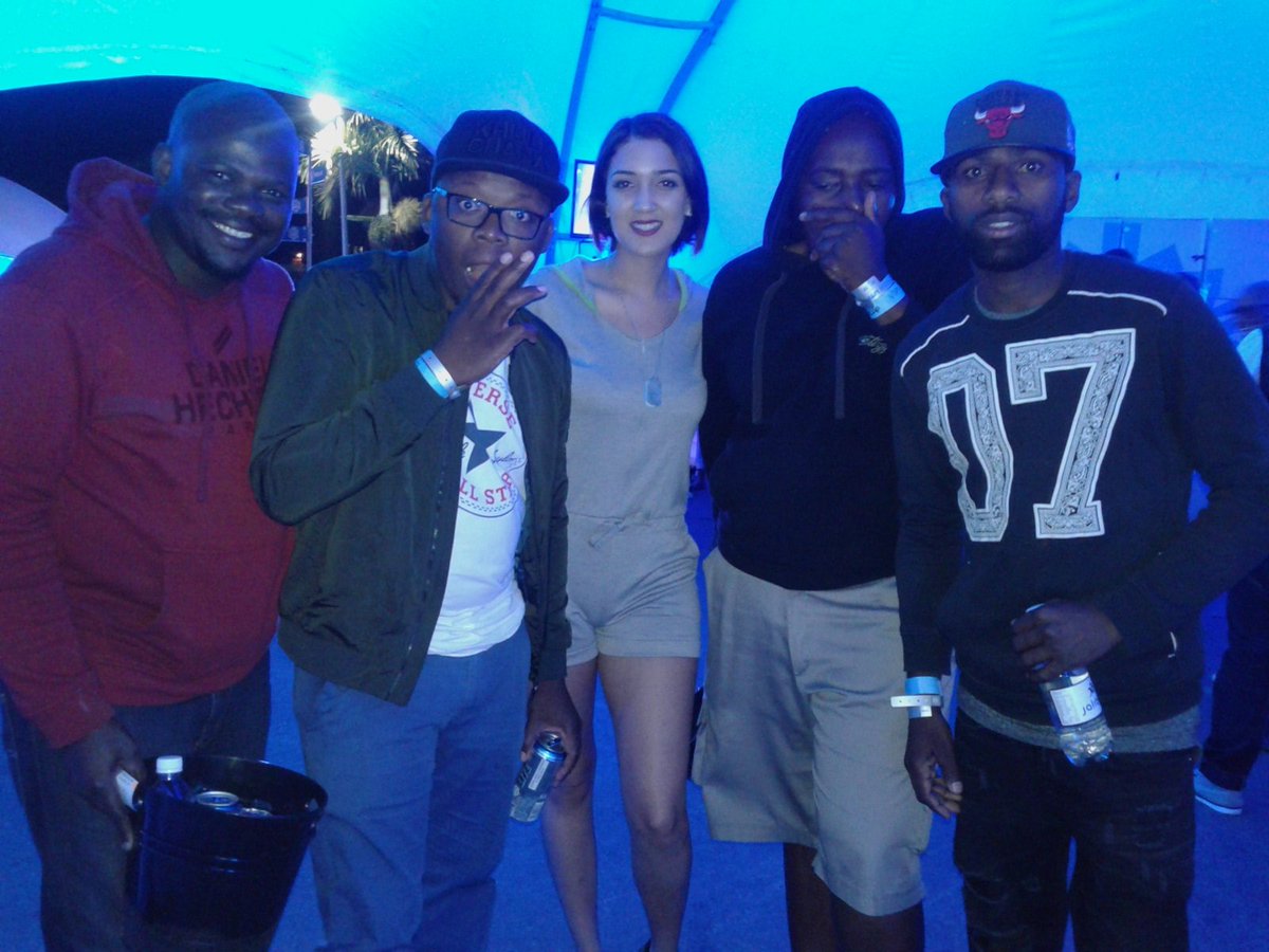 africani's tweet photo. @GoodSundae with the #ExtraColdForce @castlelitesa @Limpo_K https://t.co/HOWy2O1ljl