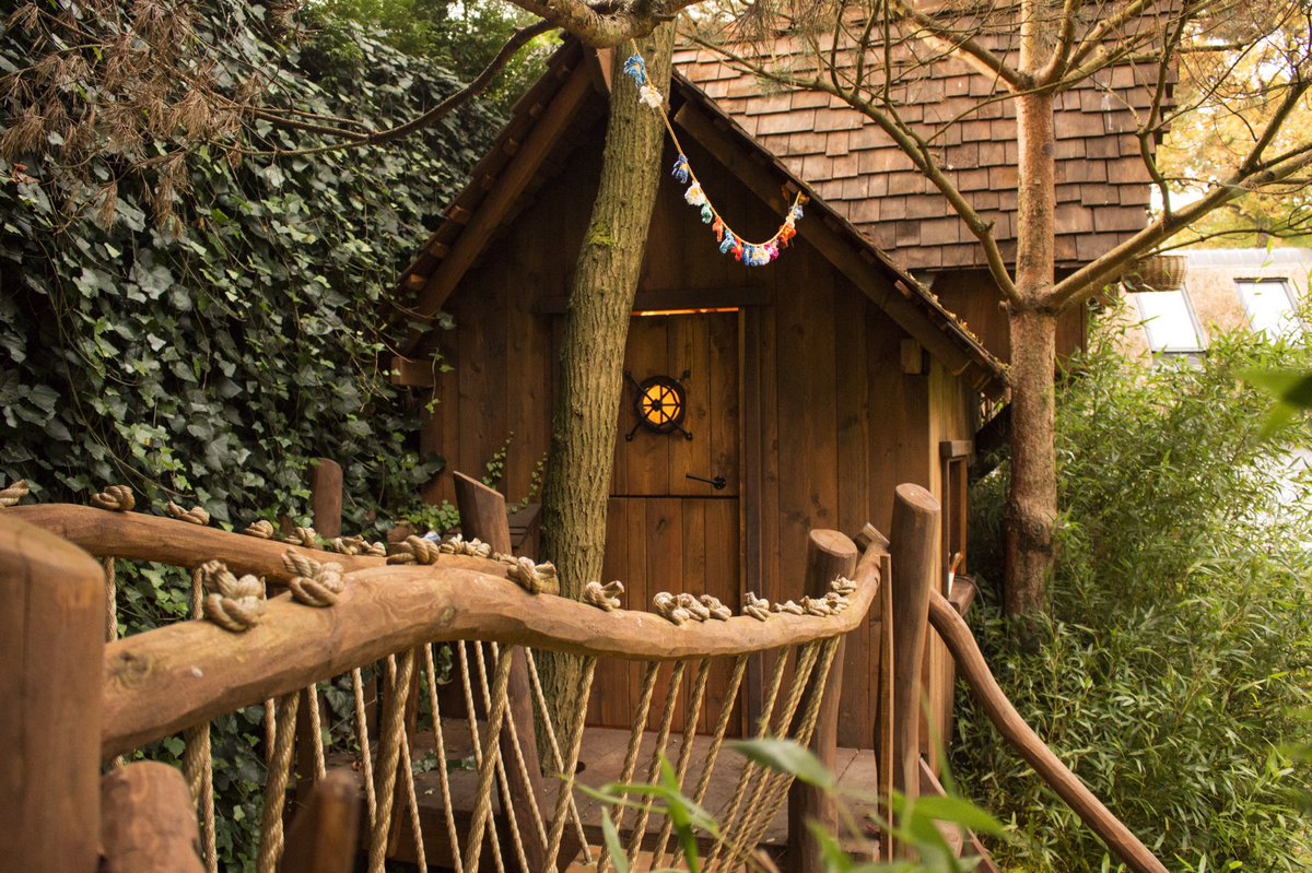 #hamerenhark 
Boomhutten en ander sterk spul.