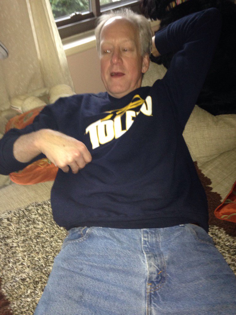 jeorgigirl's tweet photo. @RocketNation_ Brunswick Bill sharing his Christmas colors. #GoRockets 🚀 https://t.co/d3c95by5hk