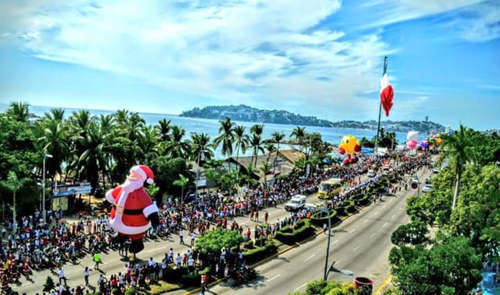 revistasociedad's tweet photo. #Acapulco y su desfile de globos gigantes #HolidayParade2016 https://t.co/dVvJJipvtx