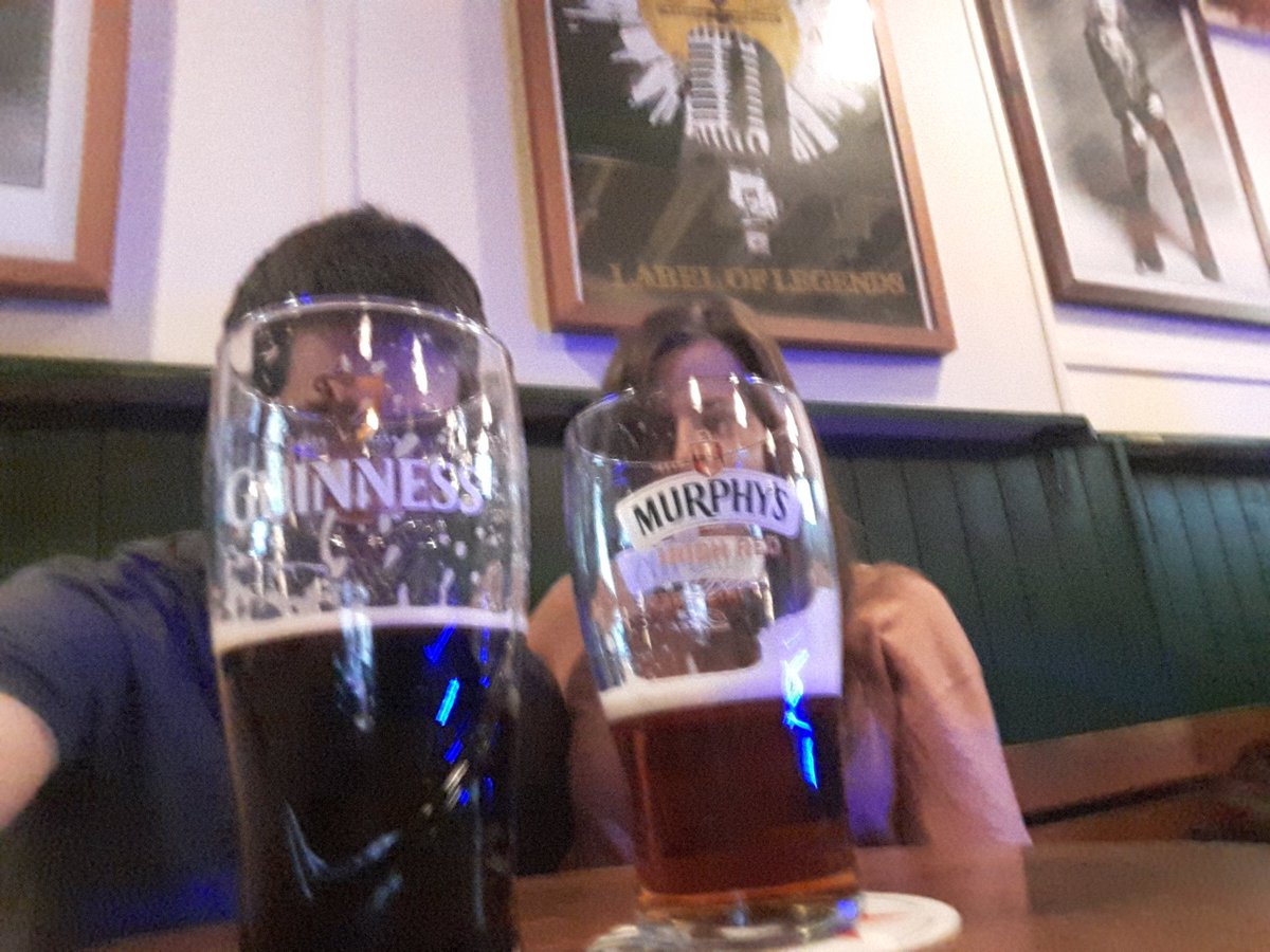penamoa's tweet photo. The SHAMROCK days :D @justlikeBela #ShammyNights https://t.co/4wH4f4GIRD