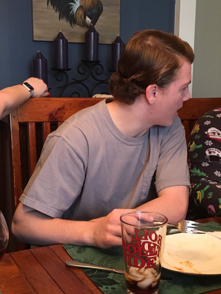 cmbrewer07's tweet photo. Thought his haircut looked familiar https://t.co/zzItu4yJNp