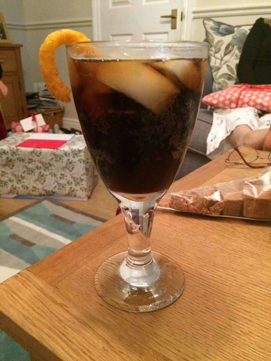 SkinnerJanette's tweet photo. Thanks for the Tia Maria cocktail @Jonny_McGinty #onionringgarnish https://t.co/sN13YiU9p3