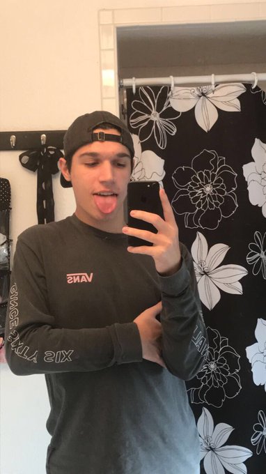 Watch mikey's leaked NSFW photo on TwXstars