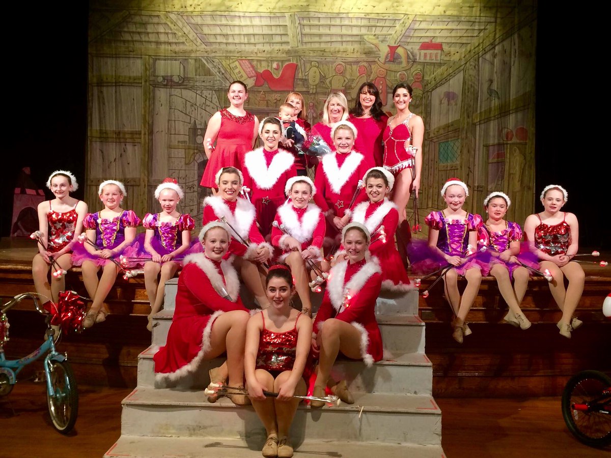 TheRedStarsNH's tweet image. Merry Christmas from @TheRedStarsNH ! 🎄🎅🎁