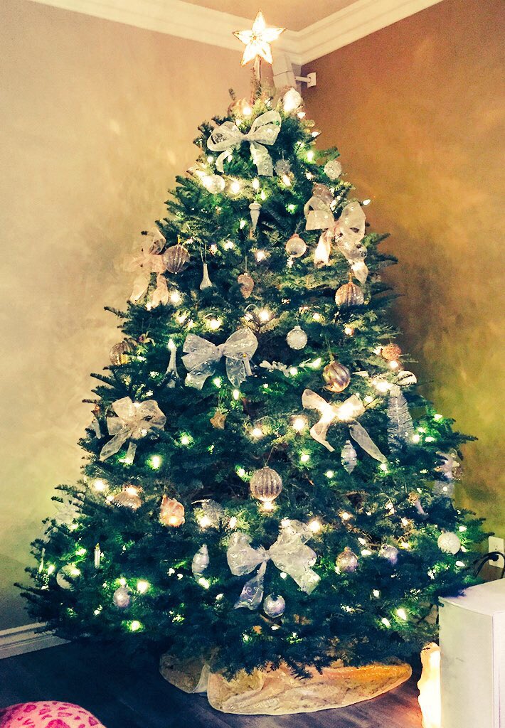 tiger_products's tweet photo. Merry Christmas and Happy New Year! #tigrpro #apapool #christmas #NewYear #billiards https://t.co/czb4m1S7MD