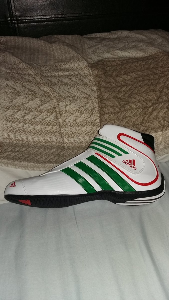07JHiggins's tweet photo. Absolutely love these racing boots off @WelshGal_90 Can't wait to wear them on track in 2017 #Higstar #Jay #RealWelshLegend https://t.co/hhm2INen8b