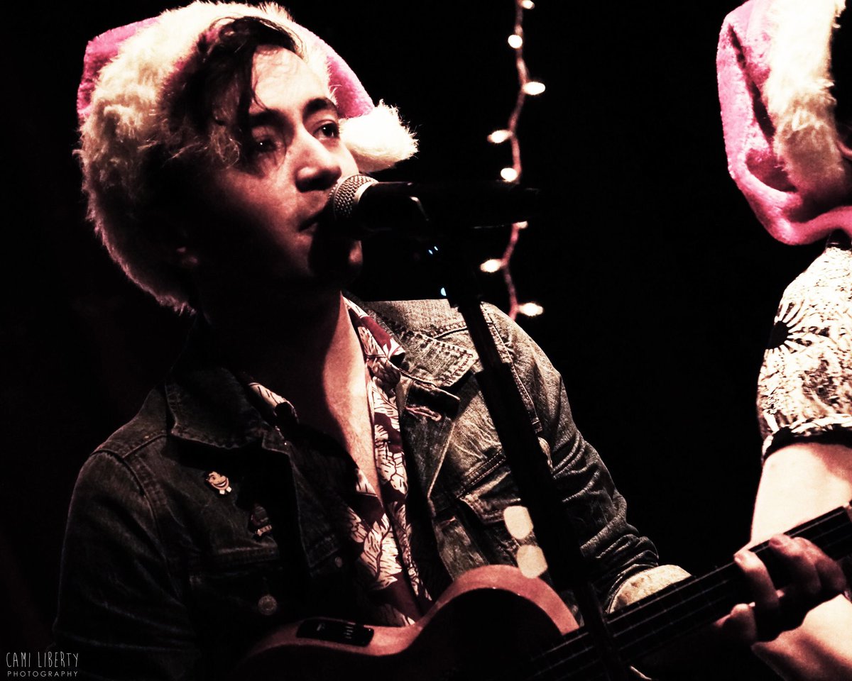 hope you're all having the lit-est christmas 🔥💘