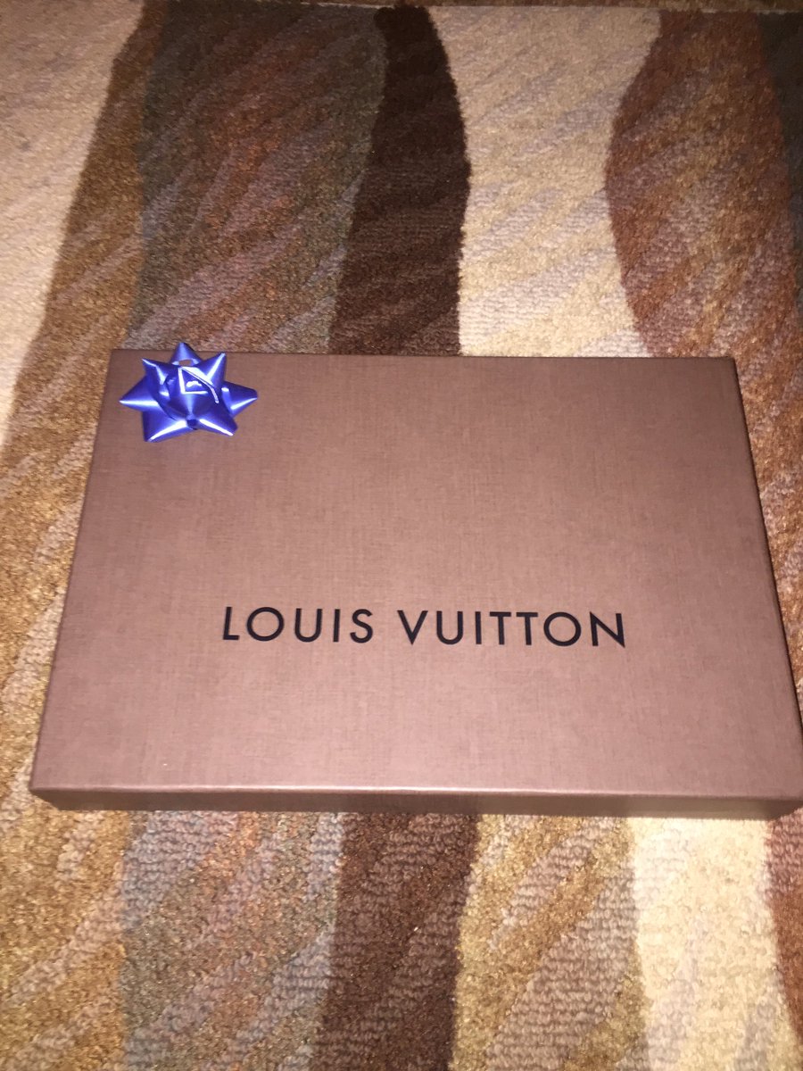 Suhlow's tweet image. MY PARENTS DID ME DIRTY😂😤