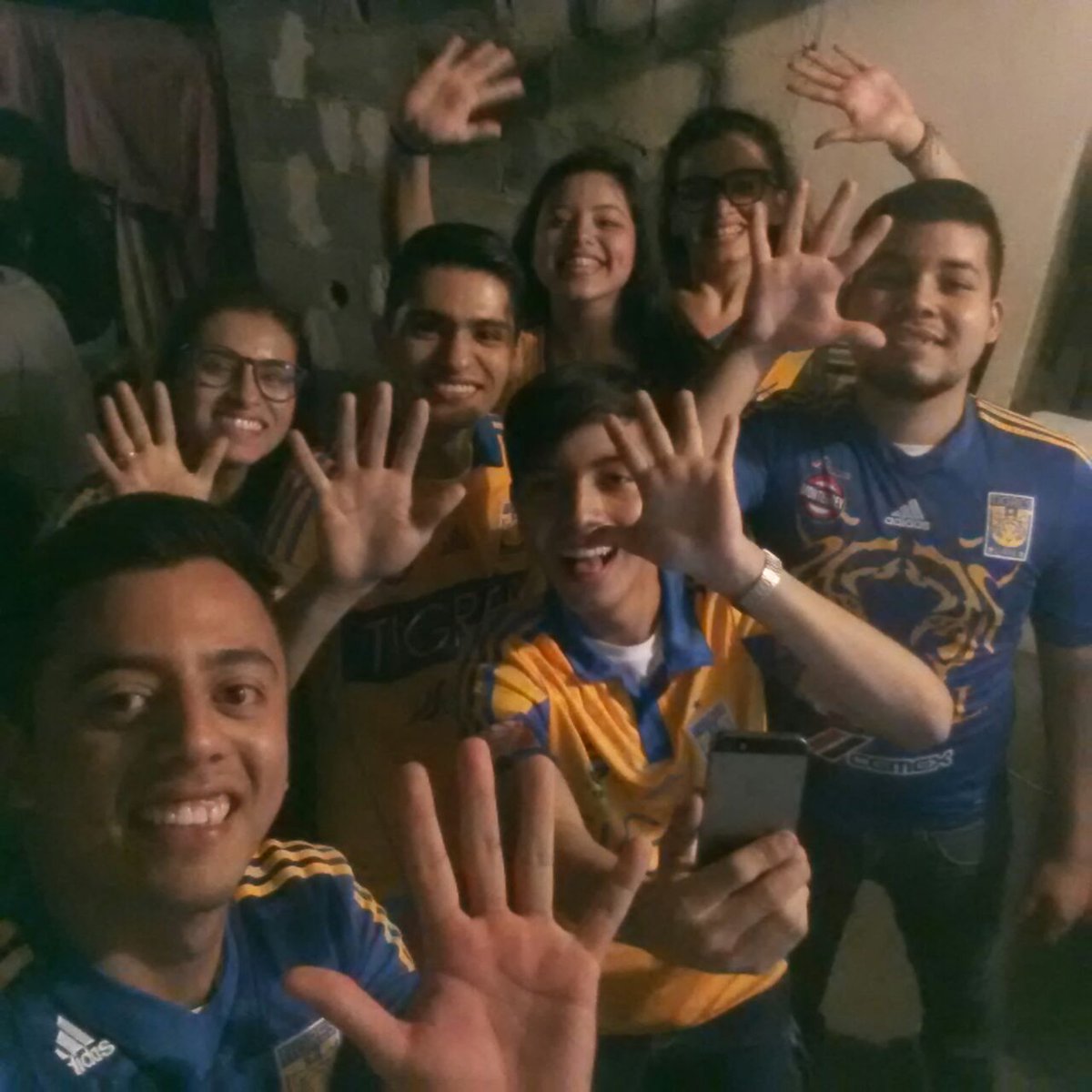 JacobPalacios15's tweet photo. #PorLaQuinta👋💙💛 https://t.co/V9ysyVmVwD