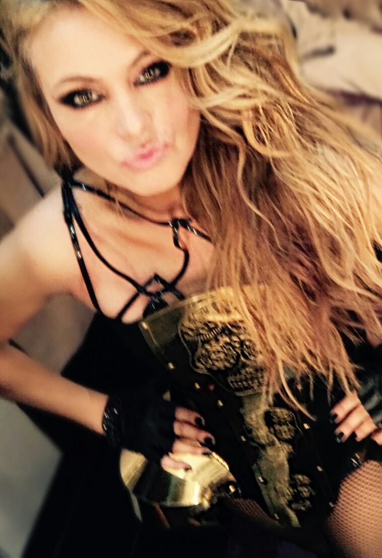 PaulinaRubio's tweet photo. Dorada Navidad 🎄✨ https://t.co/aykxx9tyO9
