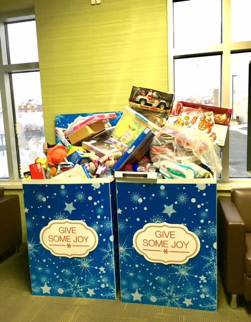 SusanCheung1444's tweet photo. Toy Mountain Drive, a Success! #SnapDistrict Put a smile on a Child's face! https://t.co/ekR4STZ3Wd