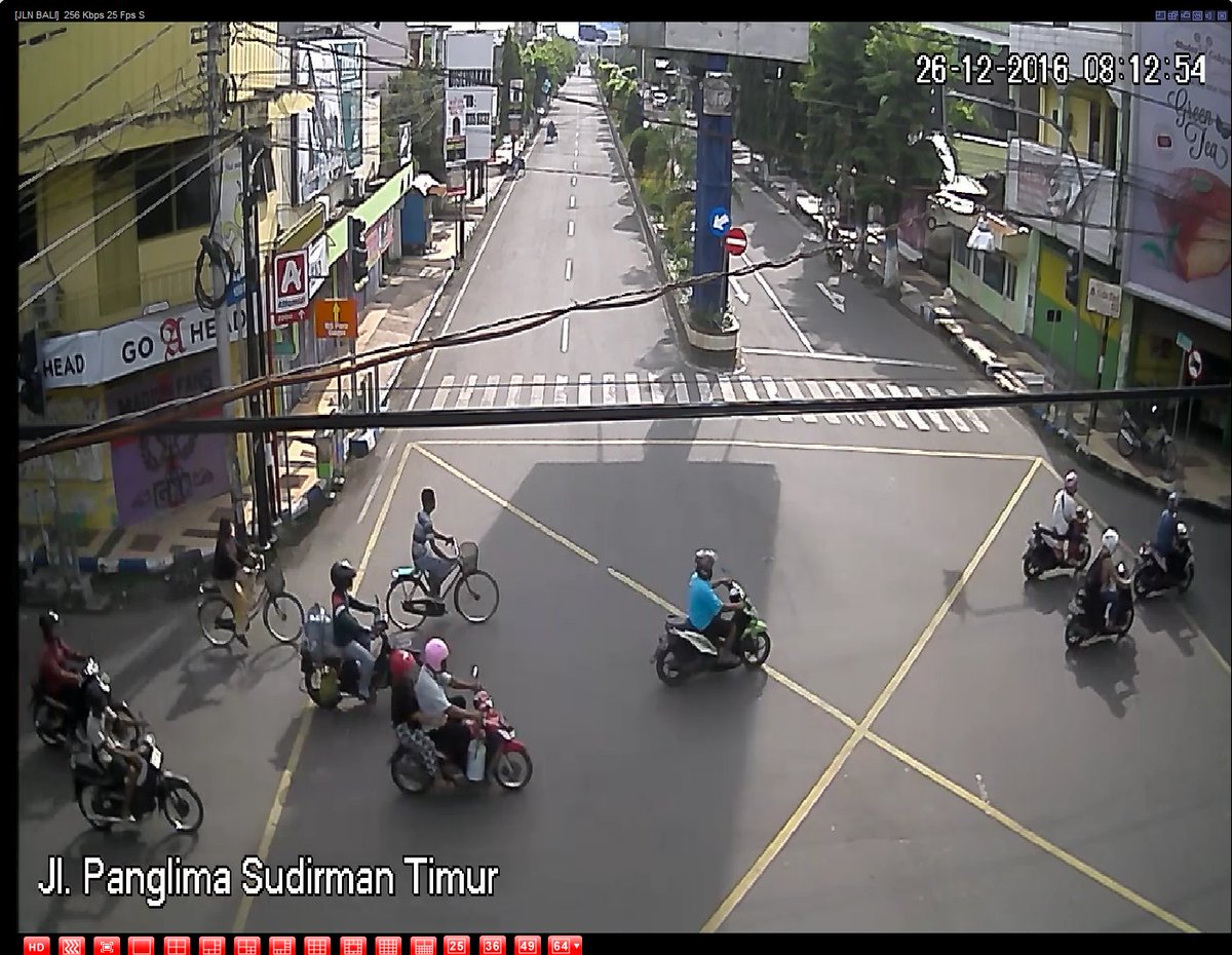pukul 08.12 wib tgl 26 des 2016 arus lalu lintas jl. pangsud simpang bali lancar, cuaca cerah. #kotamadiun
