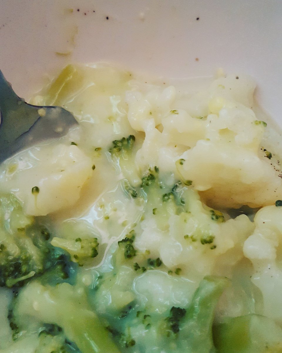 KetoneItUp's tweet photo. Creamy cauliflower and broccoli bowl. #lowcarb #diet #LCHF #weightloss #healthandfitness #eatinggood https://t.co/5dxrIWdpQx