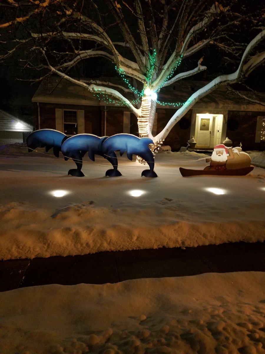 Lordsofslc's tweet photo. Great Christmas! Steelers won! Cavs won! And a pic one of my favorite holiday displays! https://t.co/EksRQEtnEC