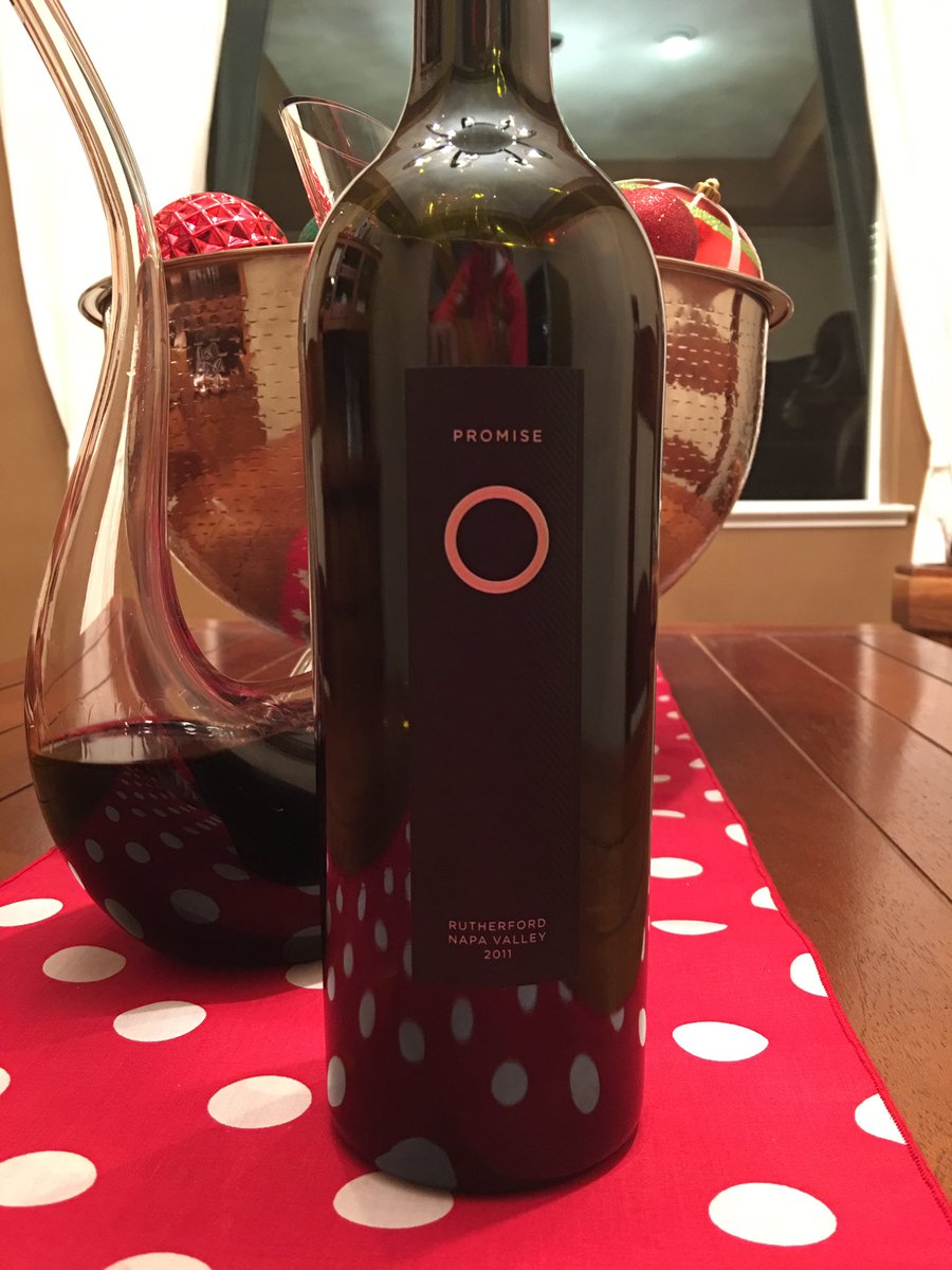 ultramarkymark's tweet photo. Holidays are about creating special memories. Thanks @promisewine for adding to our special day. https://t.co/9beaDuCGpt