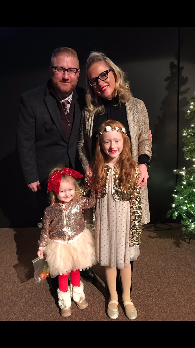 VictoriaRailey's tweet image. Merry Christmas..The Railey Family loves you!