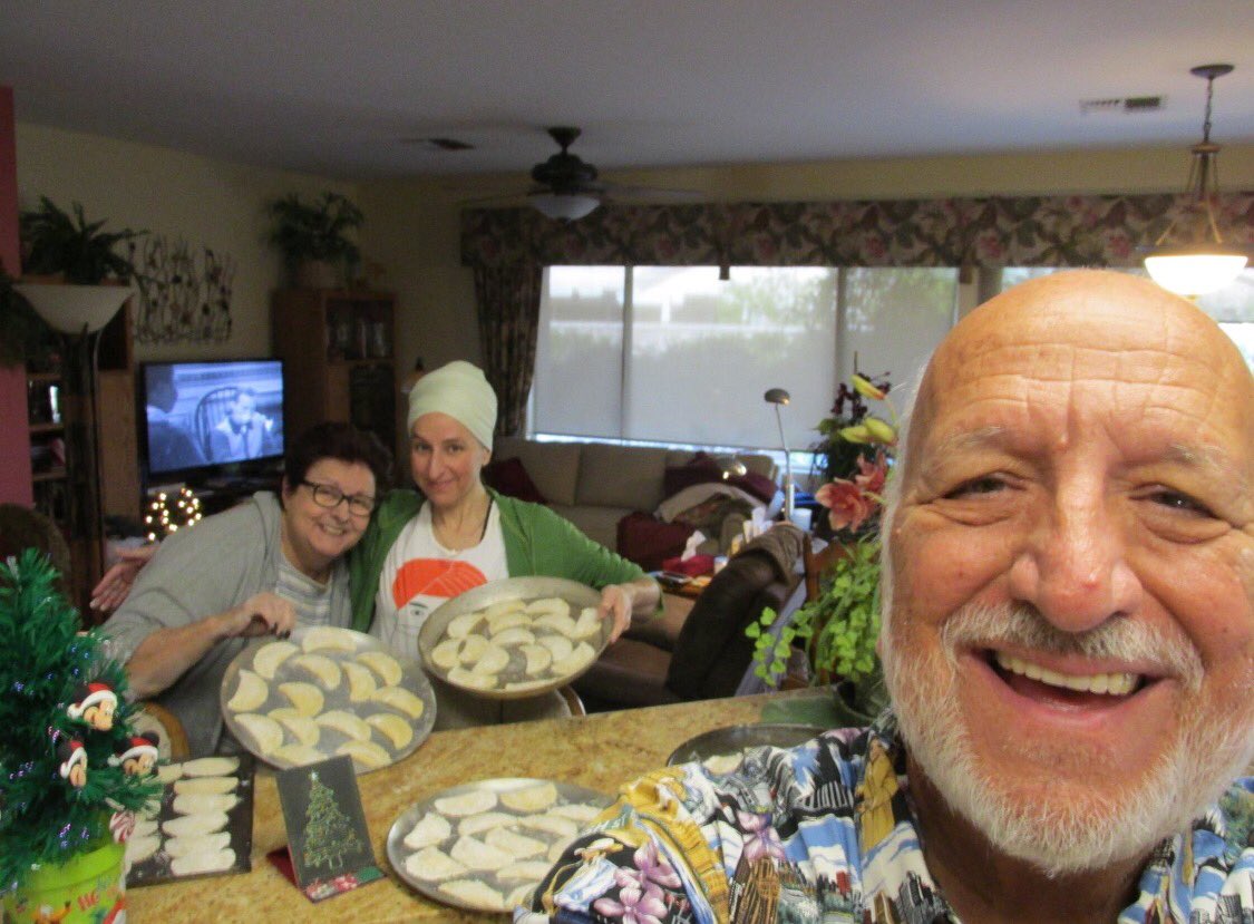 JaskaramKhalsa's tweet photo. Merry Christmas!!! Celebrating with homemade ravioli. The yummiest tradition ever. Except for the Lou's pizza on Christmas Eve. Also yummy👍🏼 https://t.co/6BlUPg7mzs