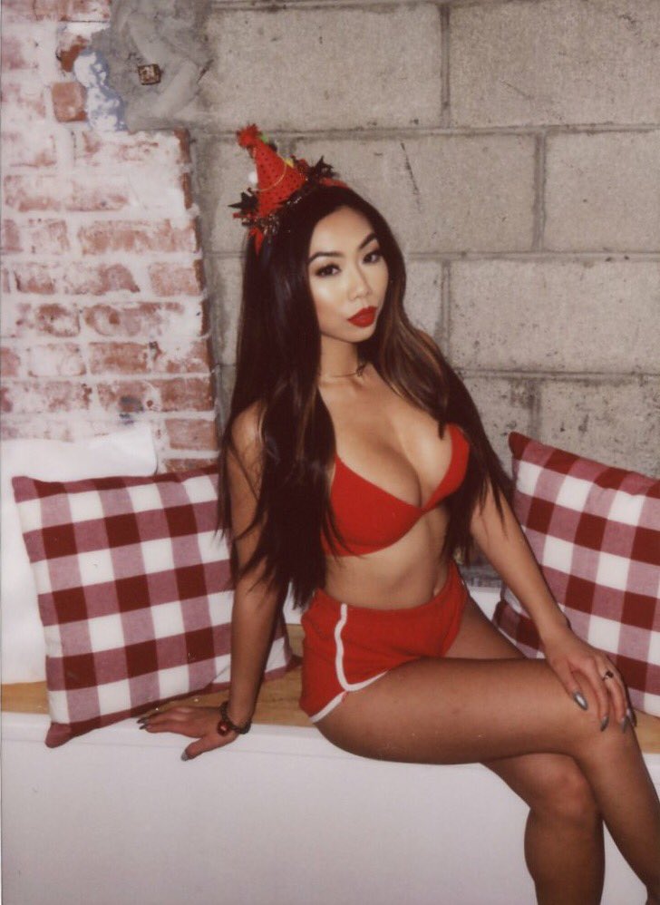 vmynguyen's tweet photo. Have you seen my latest interview yet?😱 Check it out 😍
https://t.co/AWG1TGIuDJ
#vmynguyen #vmn2016 #xmas https://t.co/SXOWtFsEXt