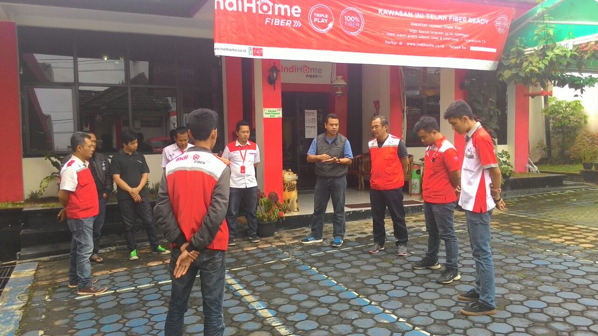 dearhendra's tweet photo. Alhamdulillah bisa briefing bareng dgn team #Cianjur yg kosisten n siaga melayani Pelanggan #Indihome  di hari Libur , Customer First!! https://t.co/foiReqVdxF