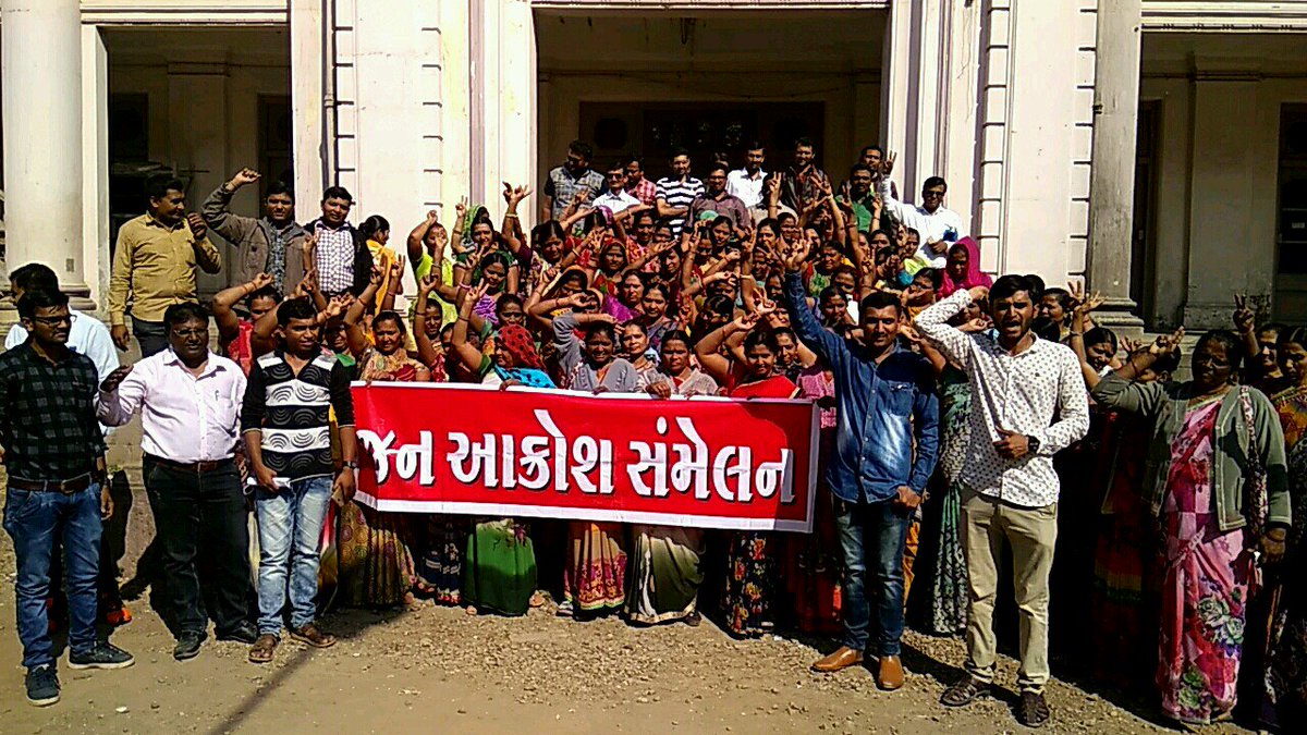 RAJJUSOL's tweet photo. @CMOGuj #RemoveFixPay #StopExploitationofASHA @shaktisinhgohil @sandeshnews @ravishndtv @aajtaknews 1જાન્યુઆરી મહાસંમેલનની તૈયારી #BHAVNAGAR https://t.co/7x7Yjthc6Z