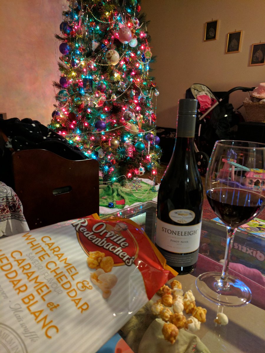 YashYanthi's tweet photo. Christmas with friends tonight... @Stoneleigh_CA and some @orvillecanada popcorn to keep us company #orvilleCWC https://t.co/OvabD5sQO9