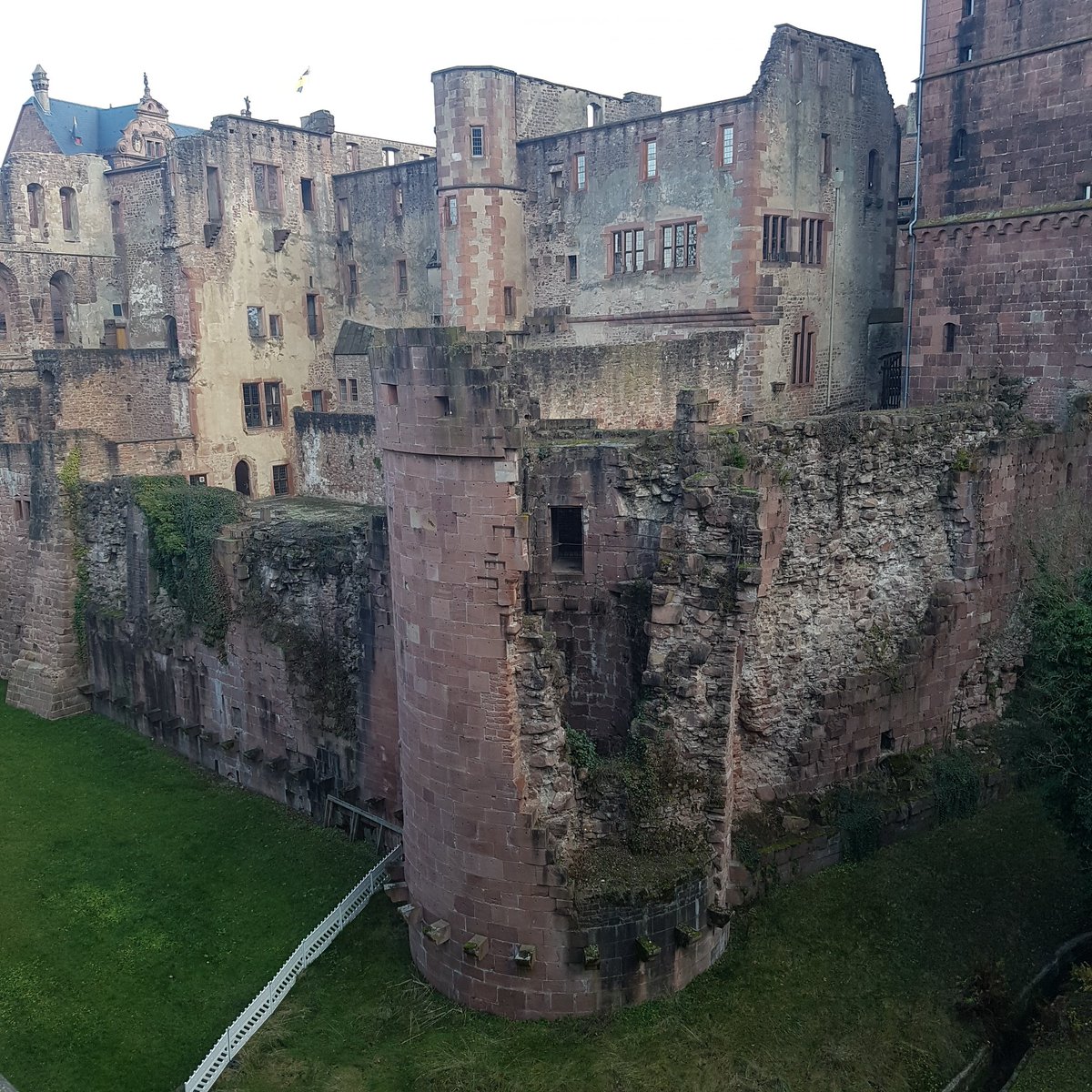 mrfome's tweet photo. Hiedleburg castle  home to the oldest University in the world founded by a illiterate man https://t.co/6veTTf5Shw