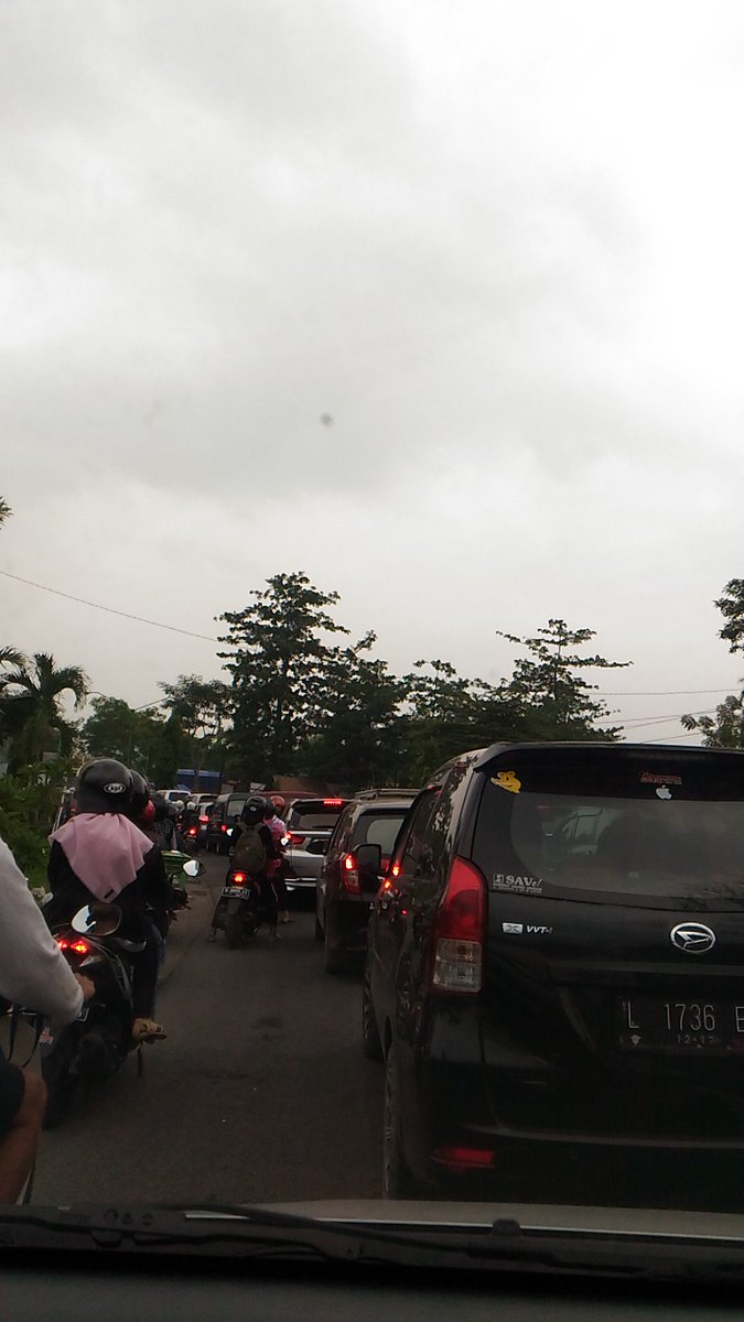 Macet nya ampuunn di bypass pandaan ke arah malang <a href="/e100ss/">Radio Suara Surabaya</a>