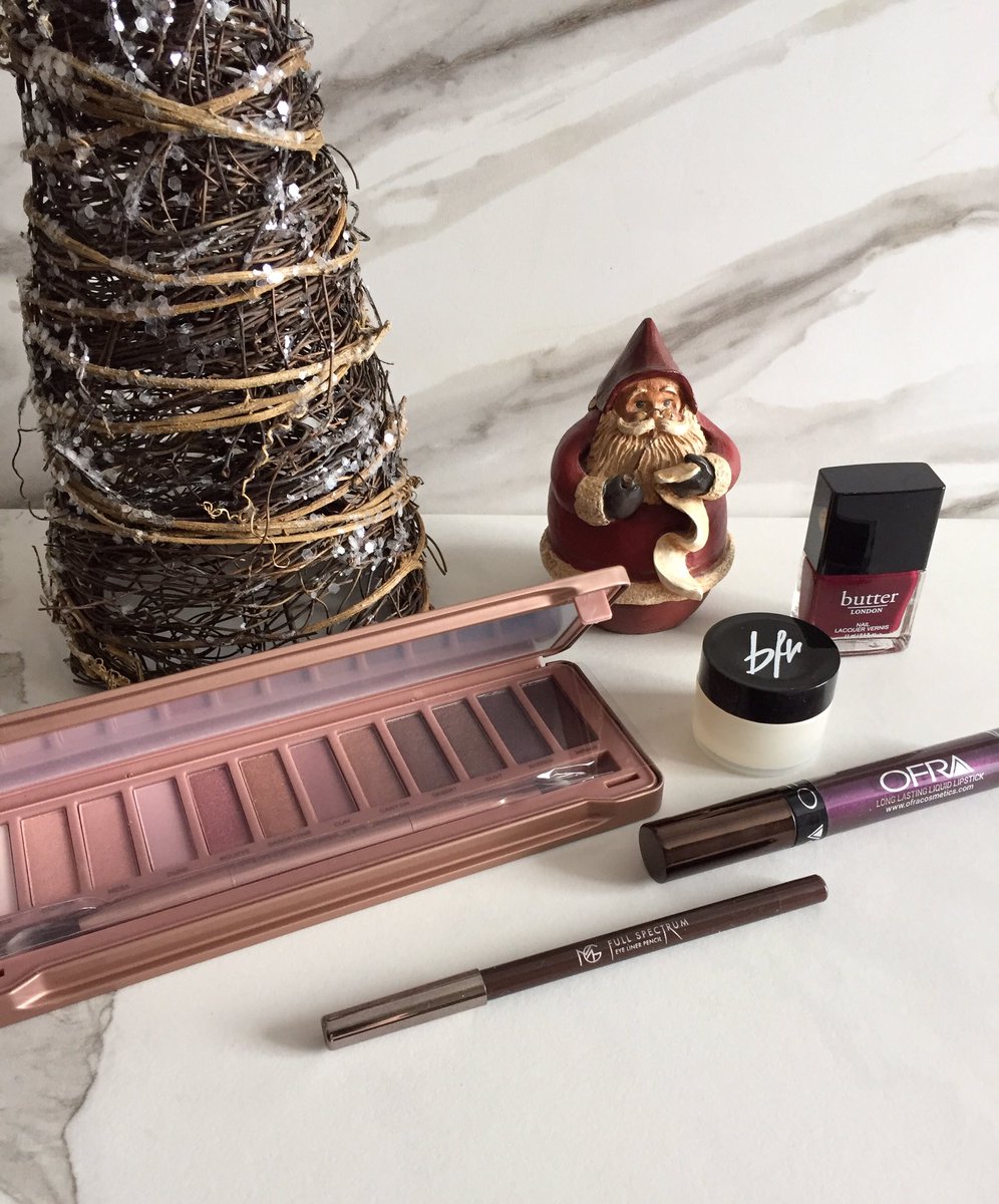 XtinaAcevedo's tweet photo. I β€ the @MakeupGeek Full Spectrum Eyeliner Pencil in Espresso in my December @boxycharm #BoxyOnPointe #BoxyMail #BoxyCharm https://t.co/E7CWyzMZwp