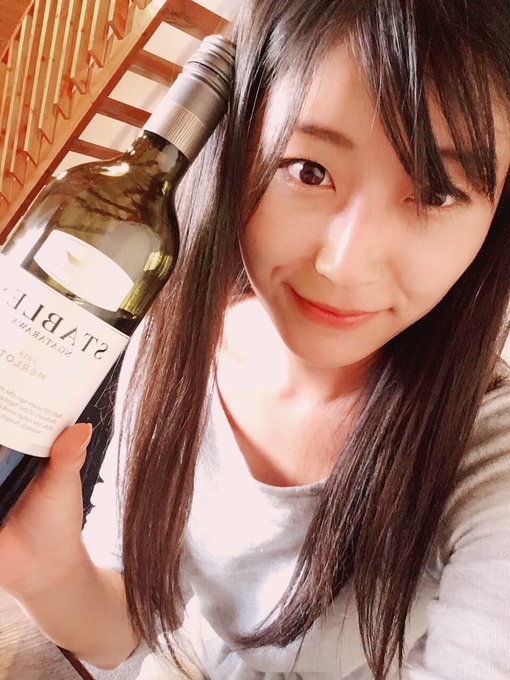 風邪は良くなりました！ので、飲んでます。 https://t.co/50Kogq0CaI<a href="/tag/%E3%82%B0%E3%83%A9%E3%83%89%E3%83%AB%E8%87%AA%E7%94%BB%E6%92%AE%E3%82%8A%E9%83%A8"class="tags"><span>#グラドル自画撮り部</span></a>