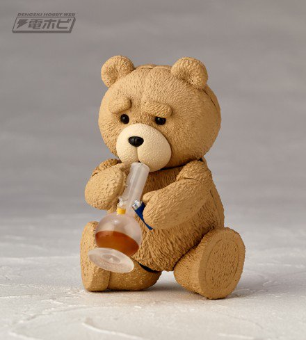 世界一ダメなテディベア、フィギュアとなって出没！『テッド』が海洋堂