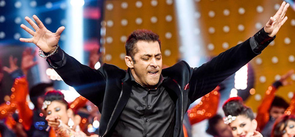 mindgocrazy's tweet photo. #SalmanKhan is on top in Forbes India Celebrity List. https://t.co/O3BdqXVDXX https://t.co/OlrmPfxCg8