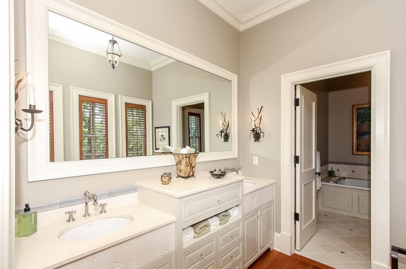FinanceThebox's tweet photo. Bathroom Mirrors That Make a Statement #investment https://t.co/1J8KK0S4iw https://t.co/hKOVQFLERM