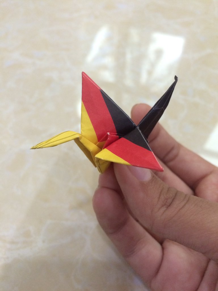 azrnzzty's tweet photo. I did my best to make this bird origami. Btw this is for you, @nadeemed π #germanyflag #origami #japan https://t.co/dIdUU9WpEK